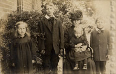 Eliza Reeve with 3 grandchildren & one unknown, taken around 1915.