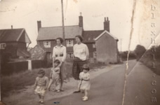 Alice Messenger, Muriel Skeet & children, c1959