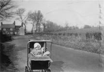 Stone Common & a tree lined Rectory Road in 1940