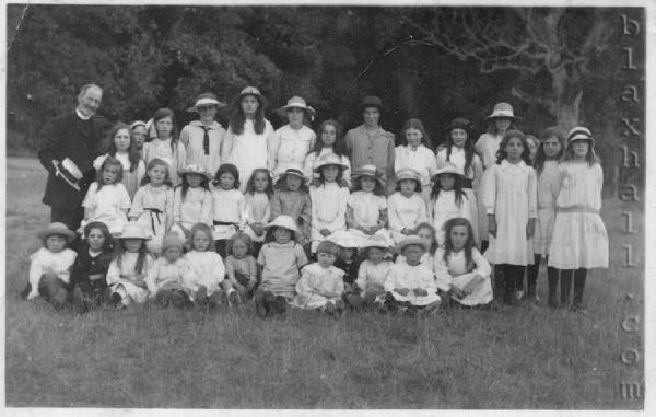 schoolout1917.jpg